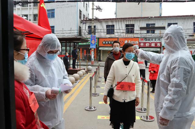 市教育局對南陽一中、南陽五中高三開學(xué)準(zhǔn)備工作開展檢查驗(yàn)收