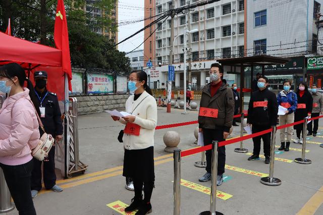 市教育局對南陽一中、南陽五中高三開學(xué)準(zhǔn)備工作開展檢查驗(yàn)收