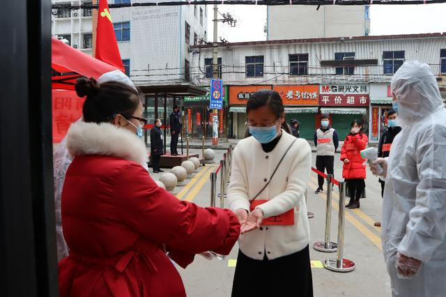 市教育局對南陽一中、南陽五中高三開學(xué)準(zhǔn)備工作開展檢查驗(yàn)收